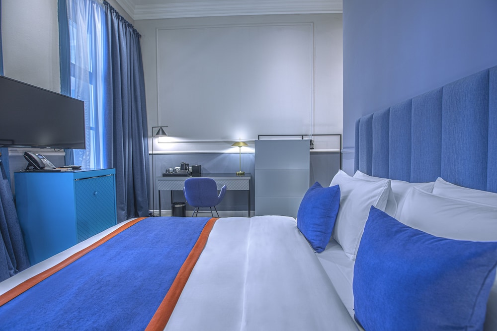 Heritage Hotel and Suites 7/39