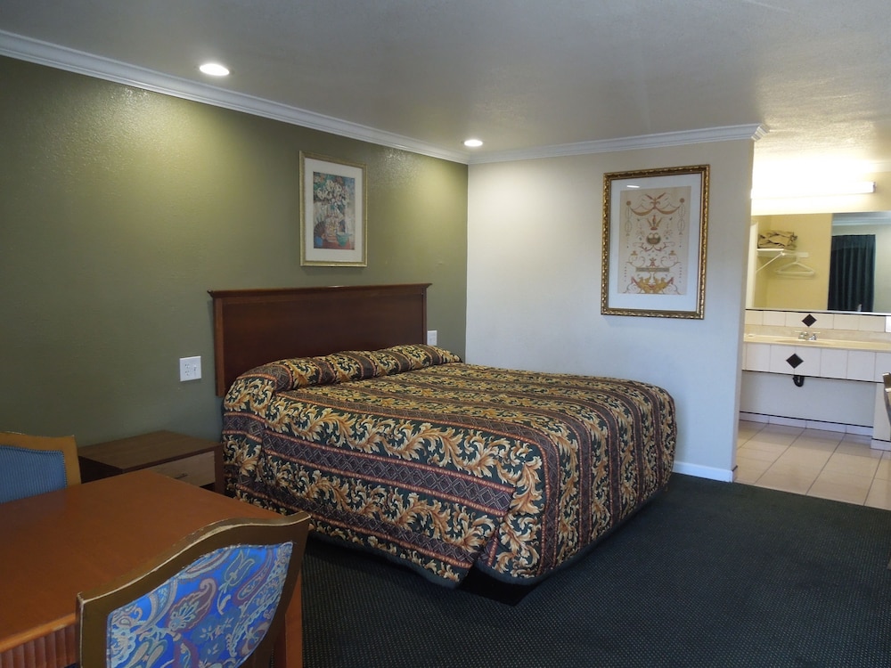 Castaway Motel 6/48