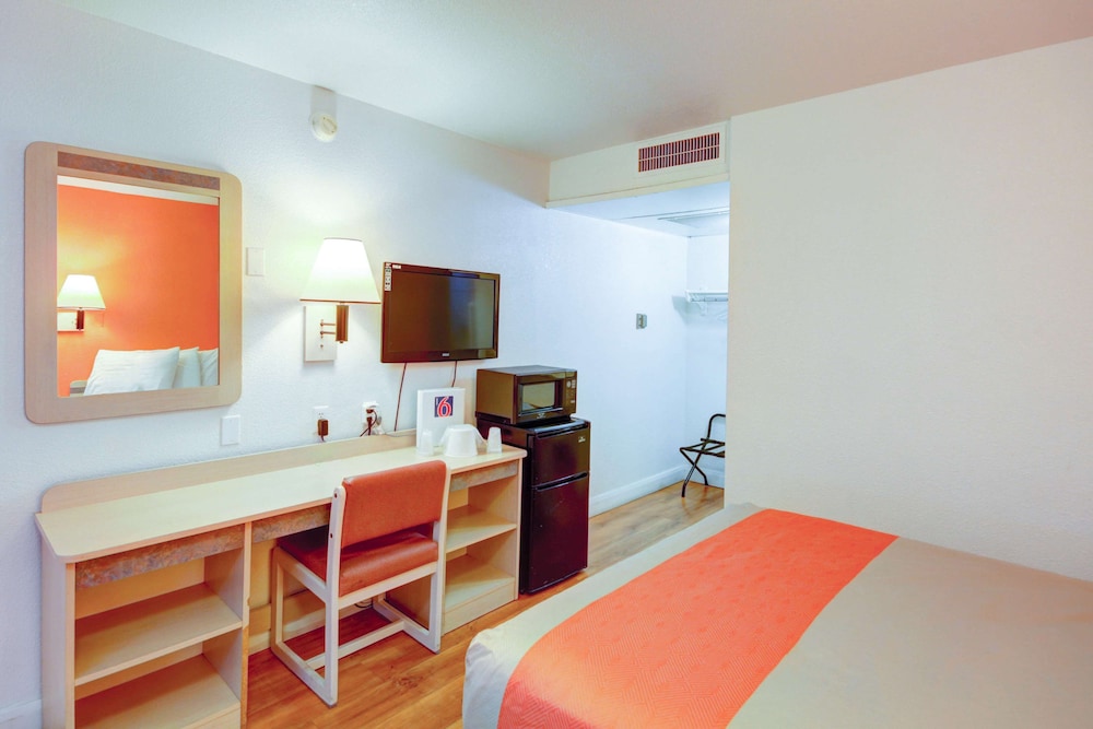 Motel6 Saint George, UT - University/Historic Downtown 22/53