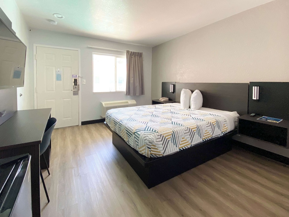 Motel6 Costa Mesa, CA 20/55