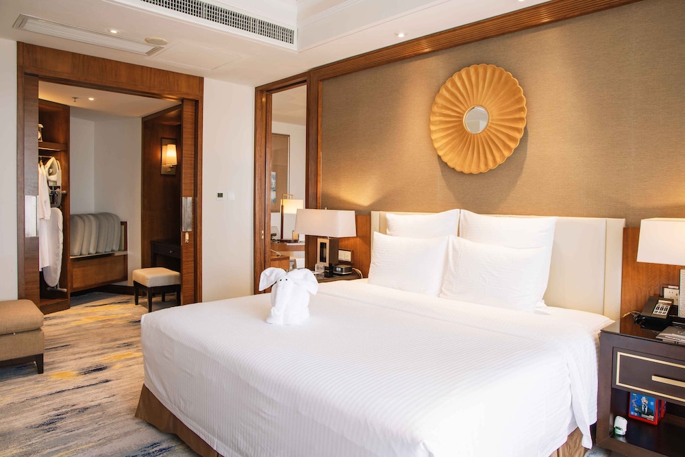 Pullman Haikou 16/52