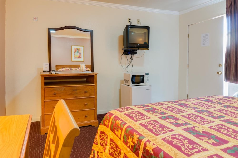 Mission Motel 10/33