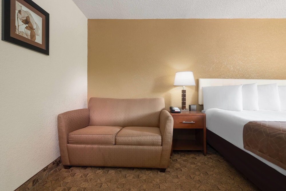 Village Inn Clemmons/Winston Salem, Trademark Collection by Wyndham 43/69