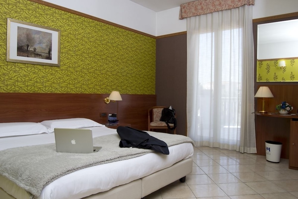Hotel Leonessa 5/45