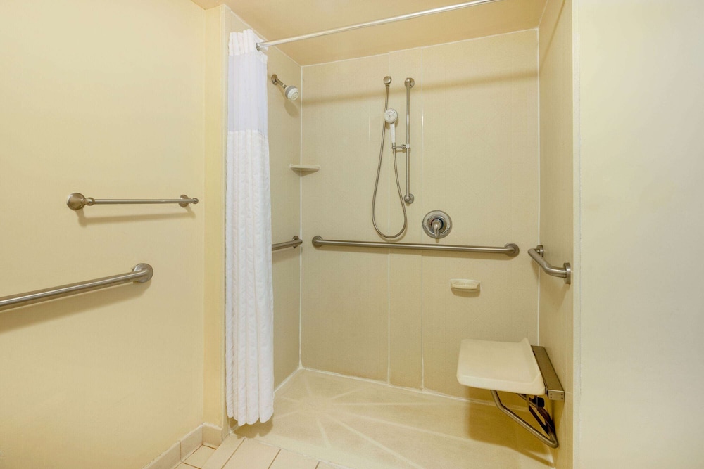 Park Inn by Radisson, Columbus State University Area 48/52