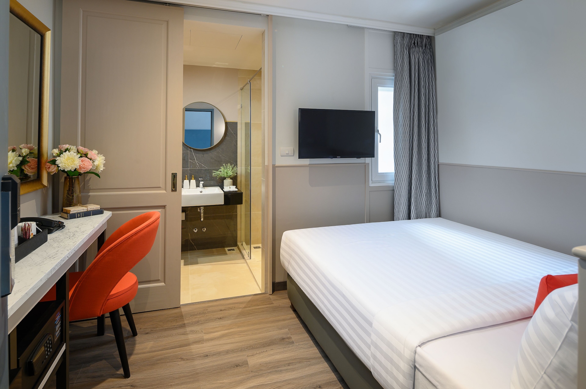 ECONOMY, QUEEN BED