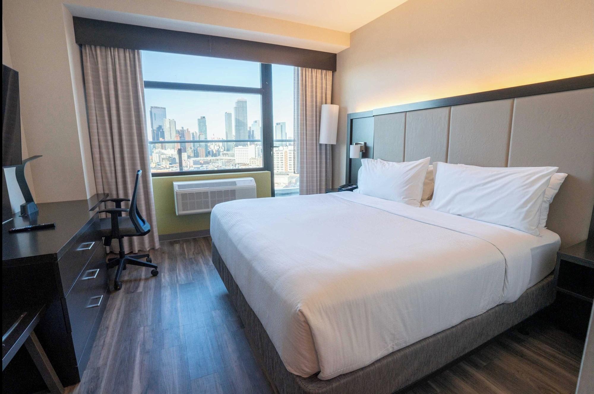 Standard, Multiple Beds, City Skyline View, Pet Friendly