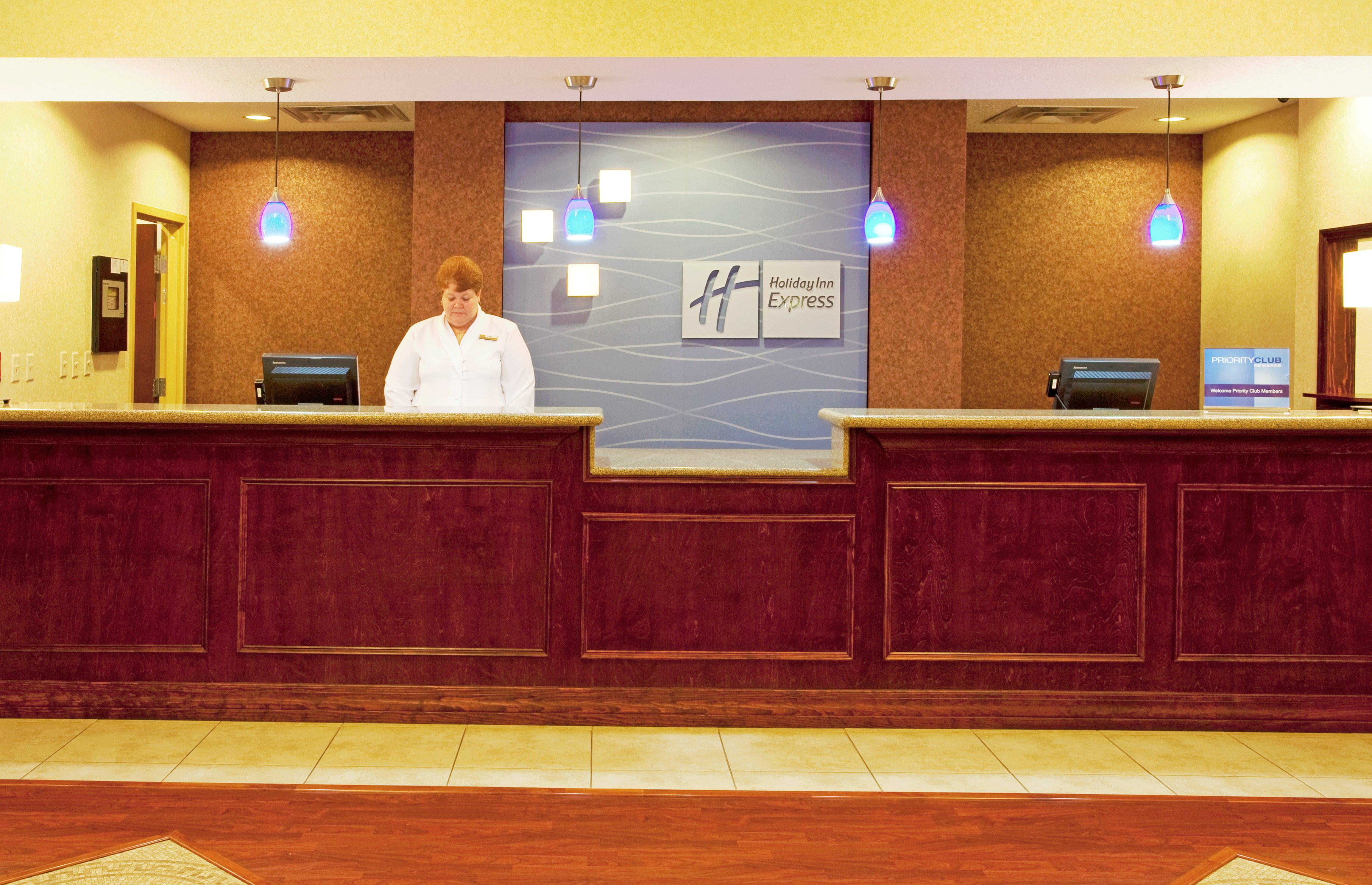 Holiday Inn Express Hotel & Suites Brooksville-I-75 10/50
