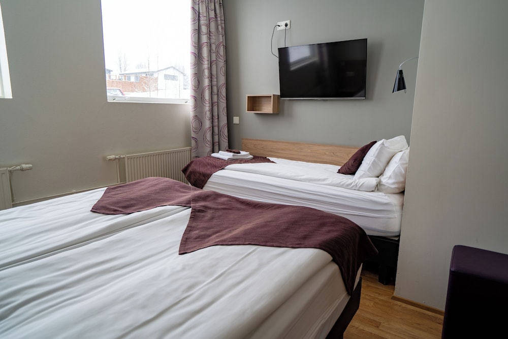 Room, Triple, 1 Queen and 1 Single Bed