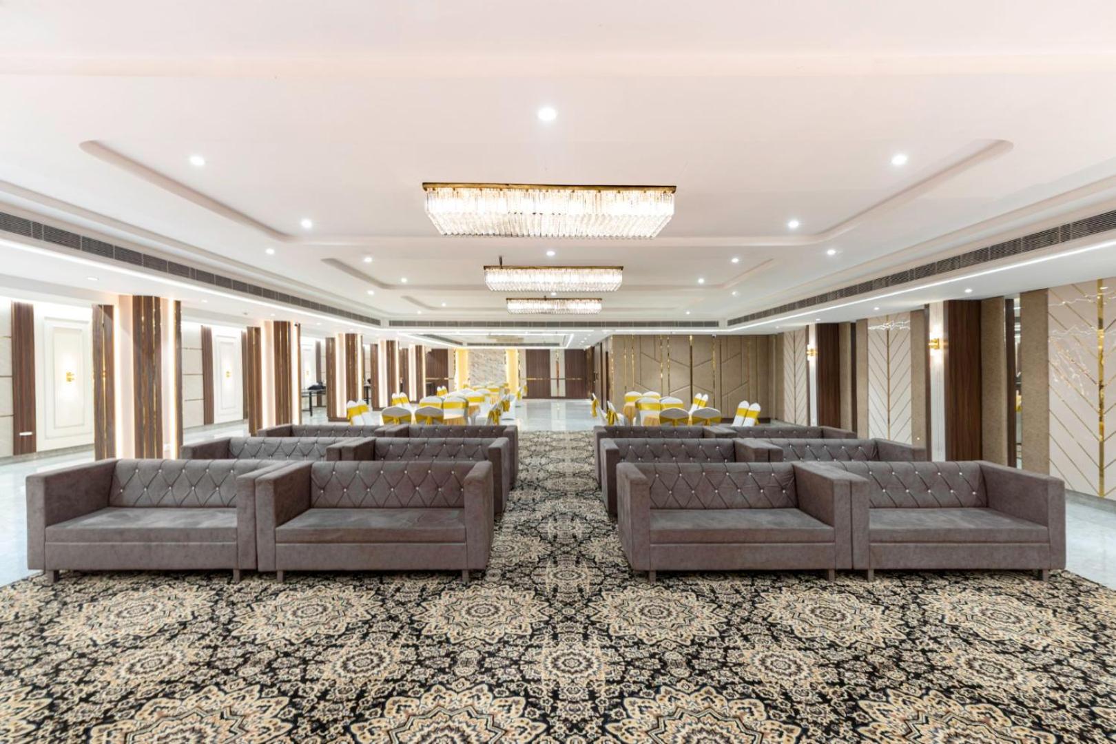 Clarks Inn Suites Agra 42/52