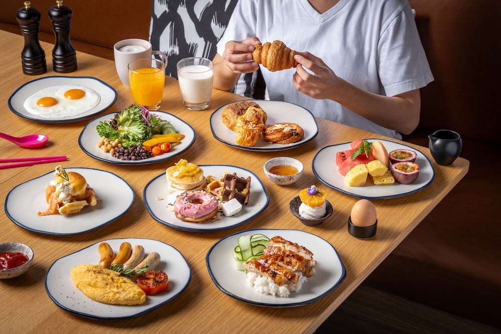 Moxy Bangkok Ratchaprasong 35/50