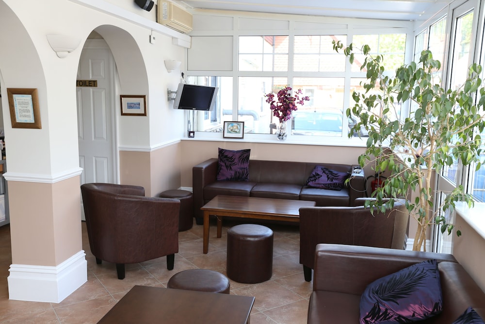 The Corner House Hotel Guest House 30/45