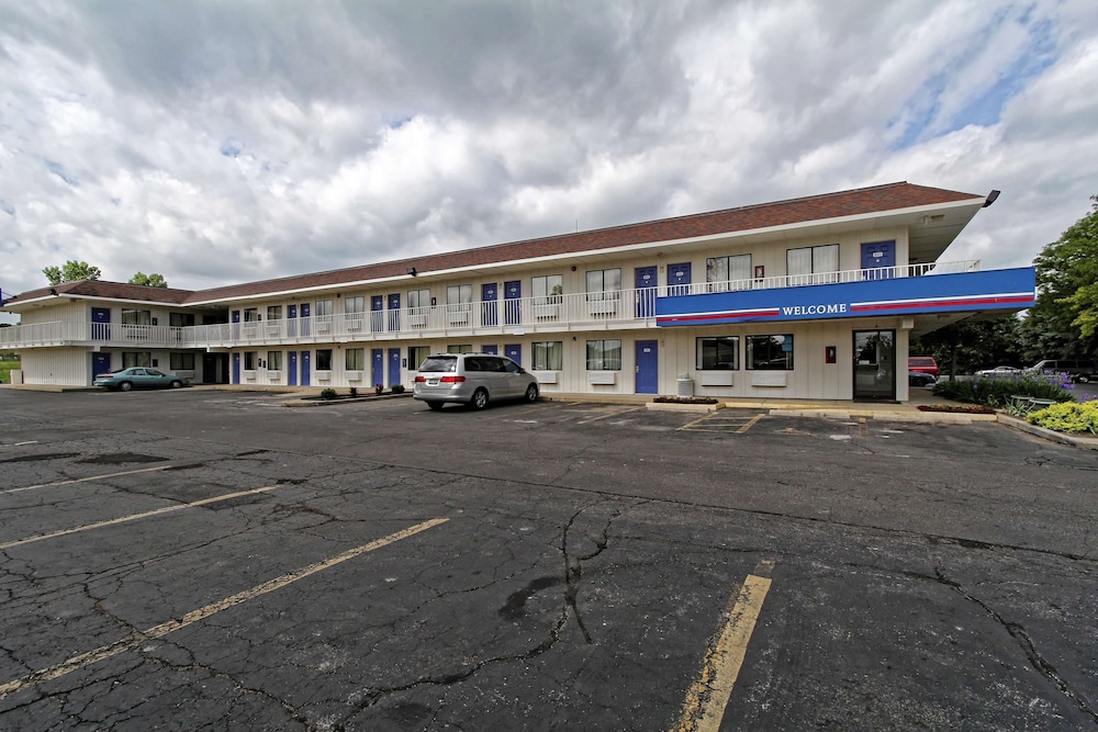 Motel6 Amherst, OH - Cleveland West - Lorain 36/41