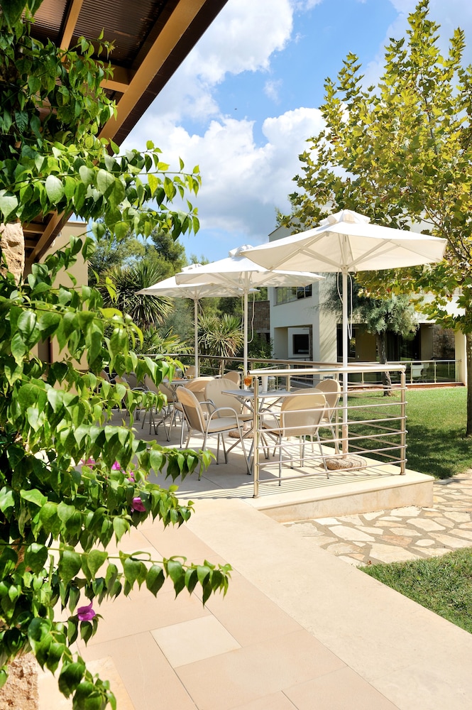 Polyastron Place Hotel & Spa 61/68