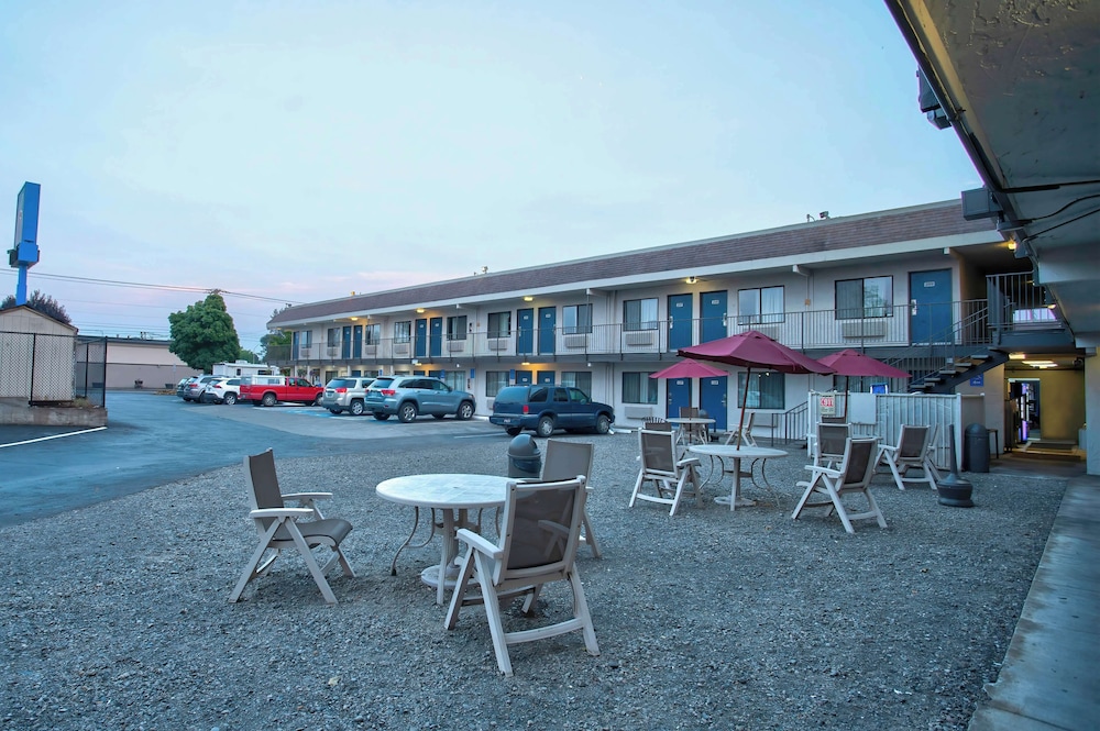 Motel6 Salem, OR 52/62