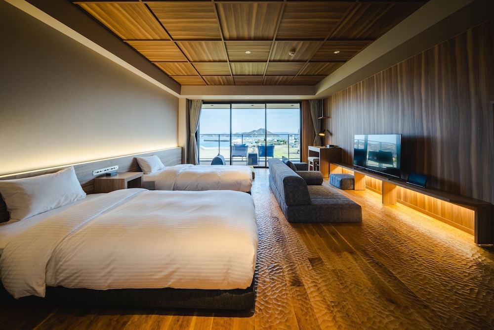 UNO HOTEL 12/58