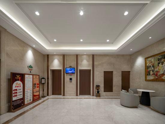 Vienna International Hotel (Xinyang Railway Station) 16/51