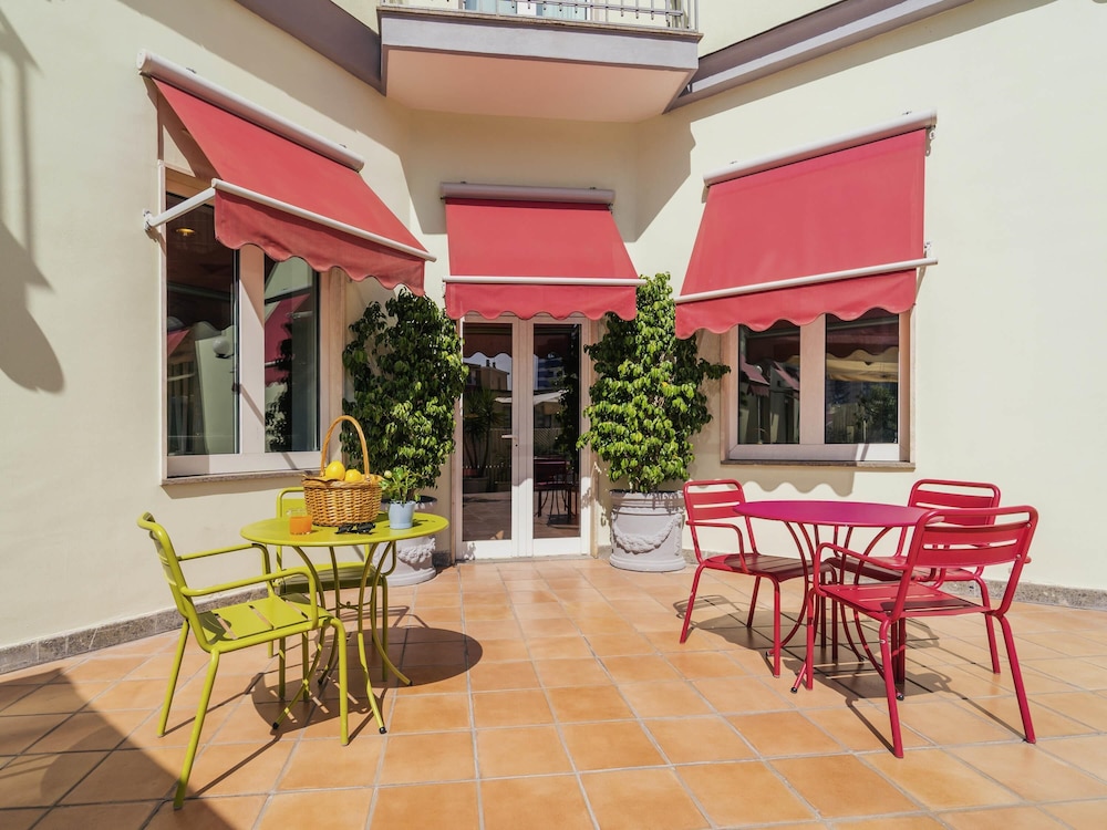 IBIS STYLES NAPOLI GARIBALDI 49/66