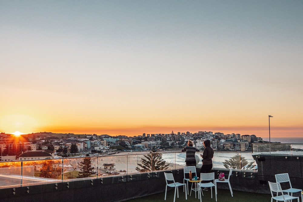 Wake Up Bondi Beach 48/50