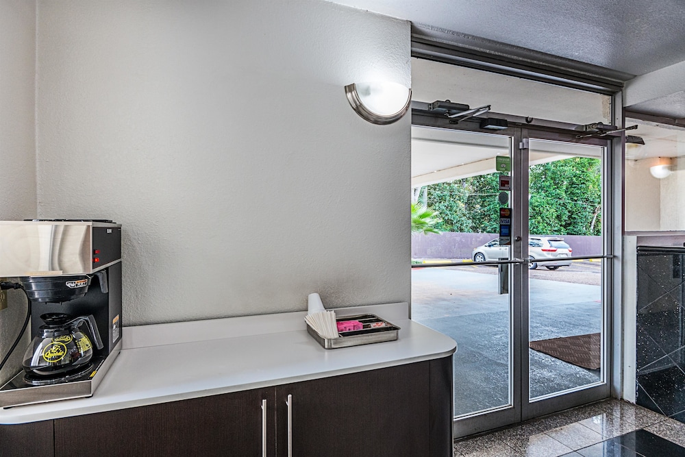 Motel6 Cleveland, TX 44/44