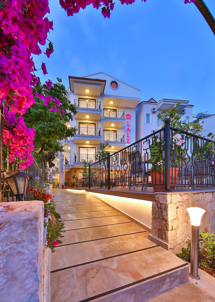 Lale Hotel 5/50