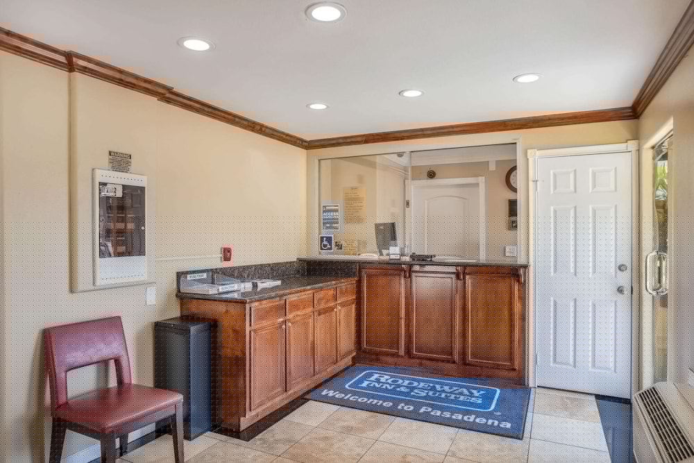 Rodeway Inn and Suites Pasadena 10/36