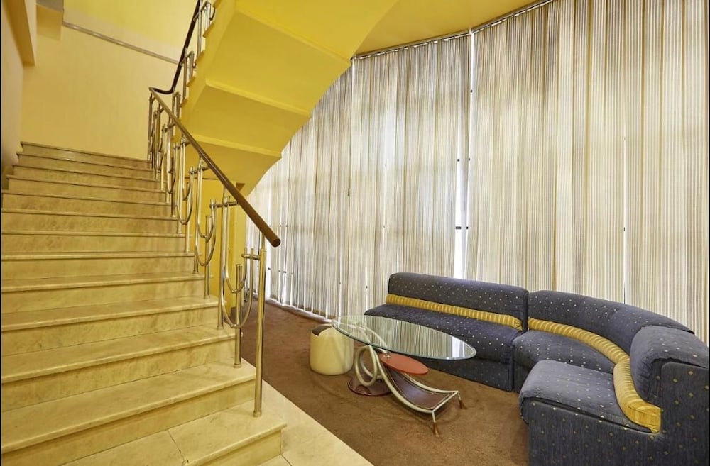 Bella Hotel 35/50