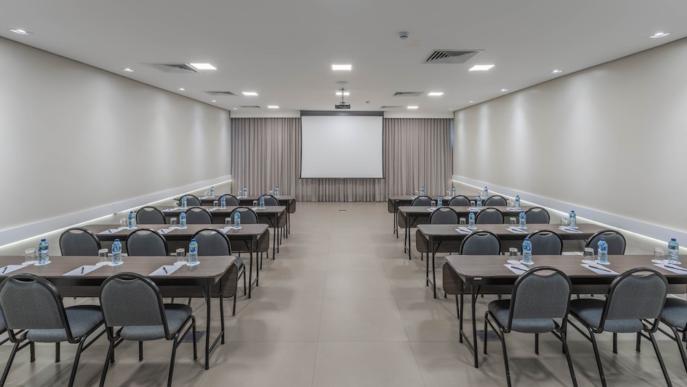 Hotel Deville Prime Cuiaba 76/86