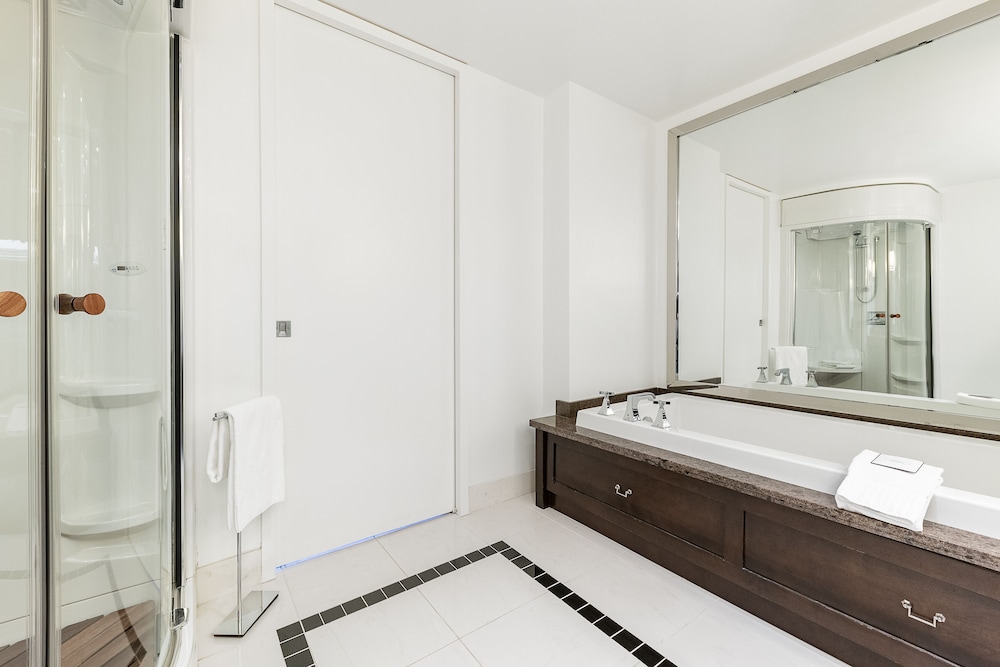 Urban, Suite, Queen Bed, Sofa، Hotel Le Bonne Entente 2/2
