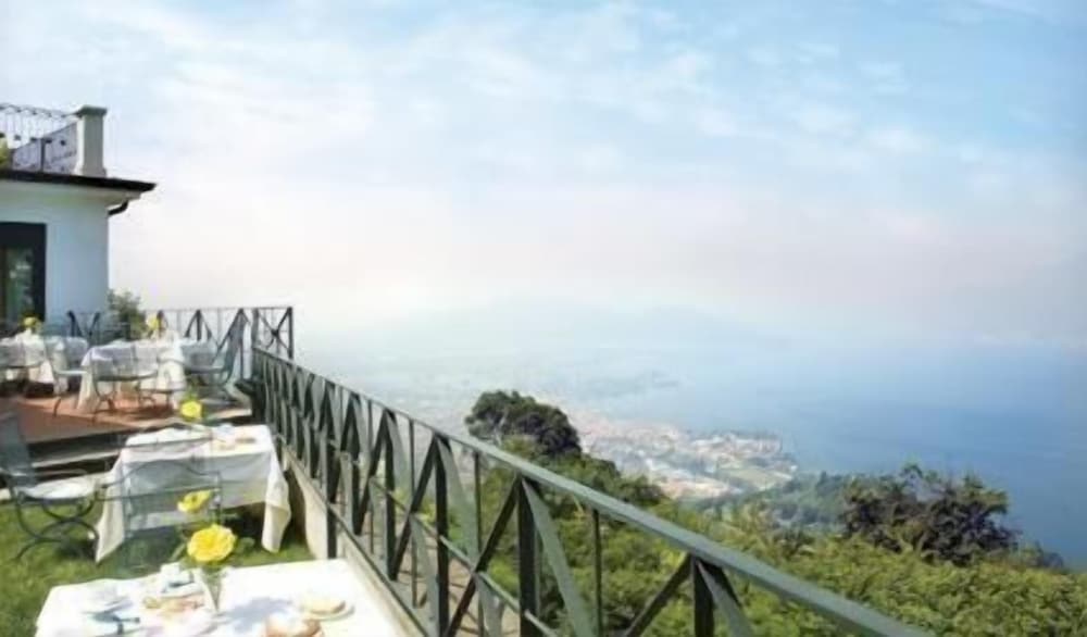 RELAIS DU SILENCE ALBERGO RELAIS I DUE ROCCOLI 2/50