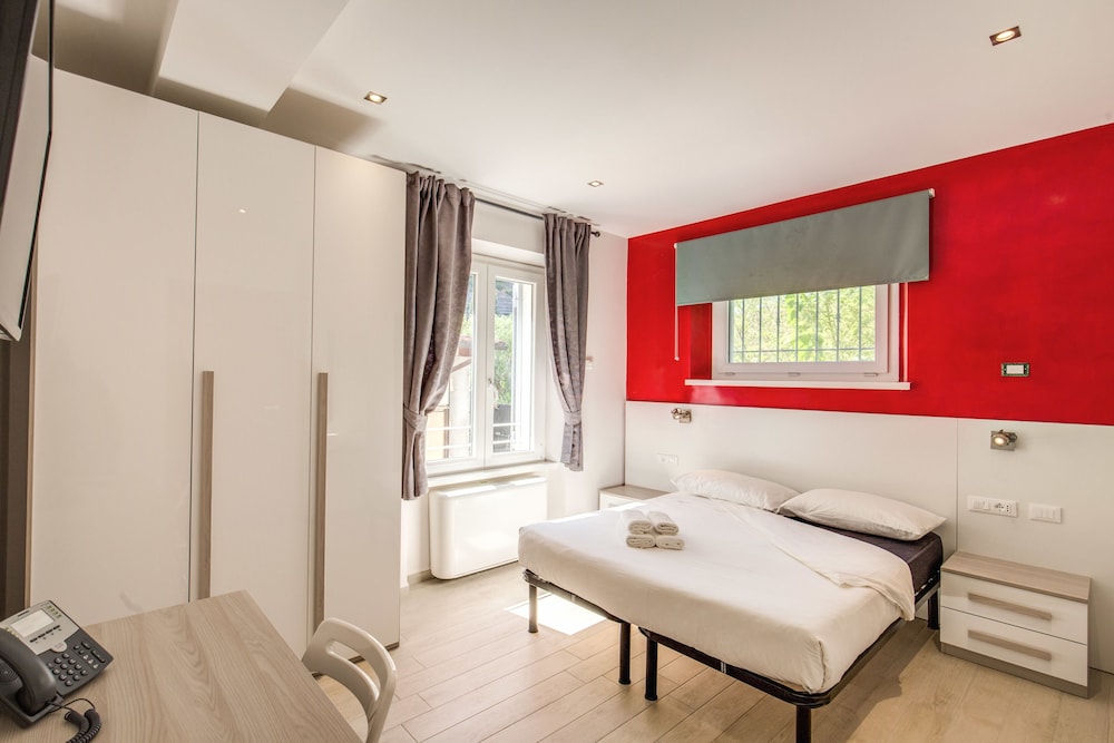 ROOM, DOUBLE OR TWIN BED, PRIVATE BATHROOM