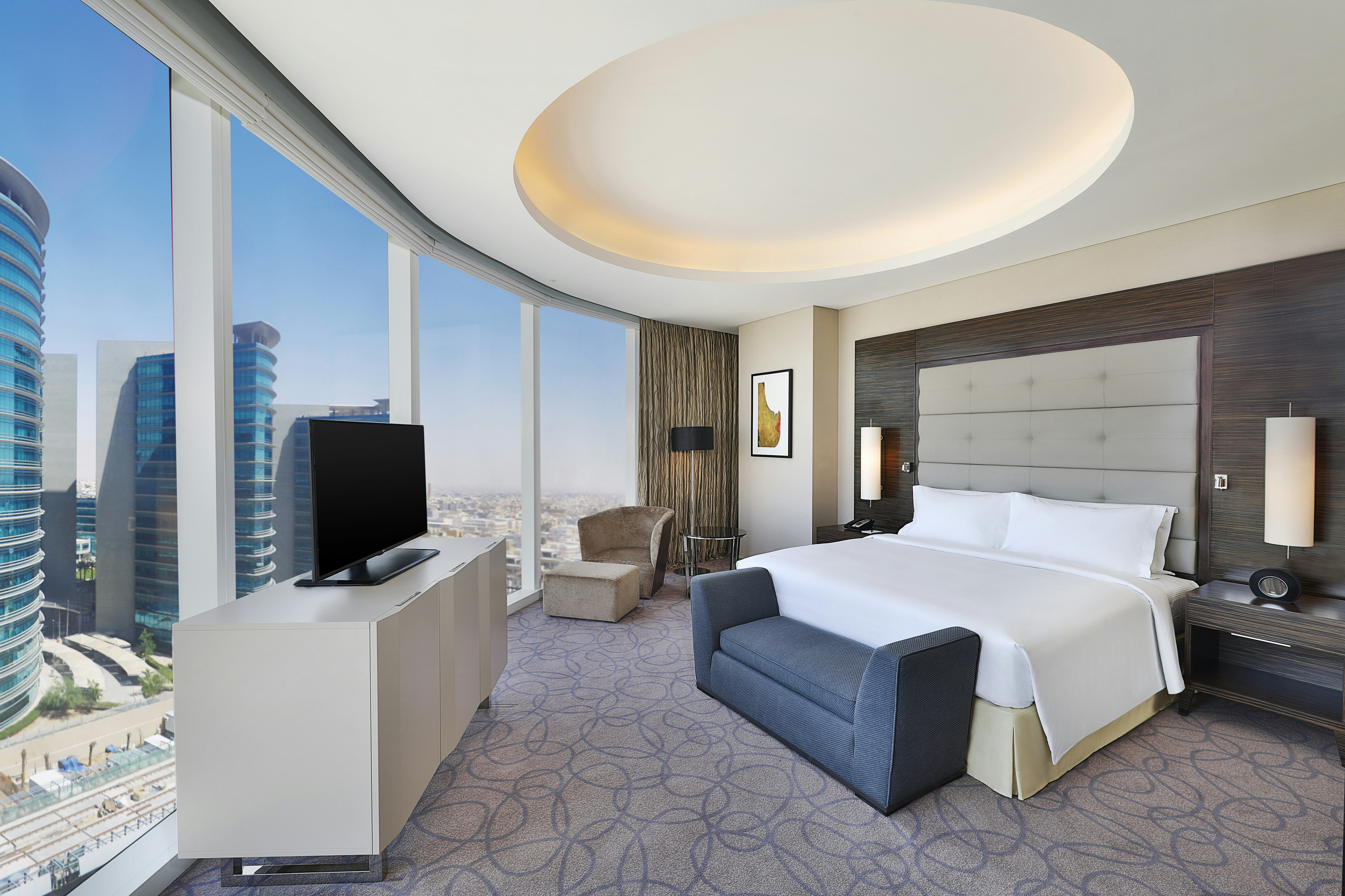 EXECUTIVE, KING BED