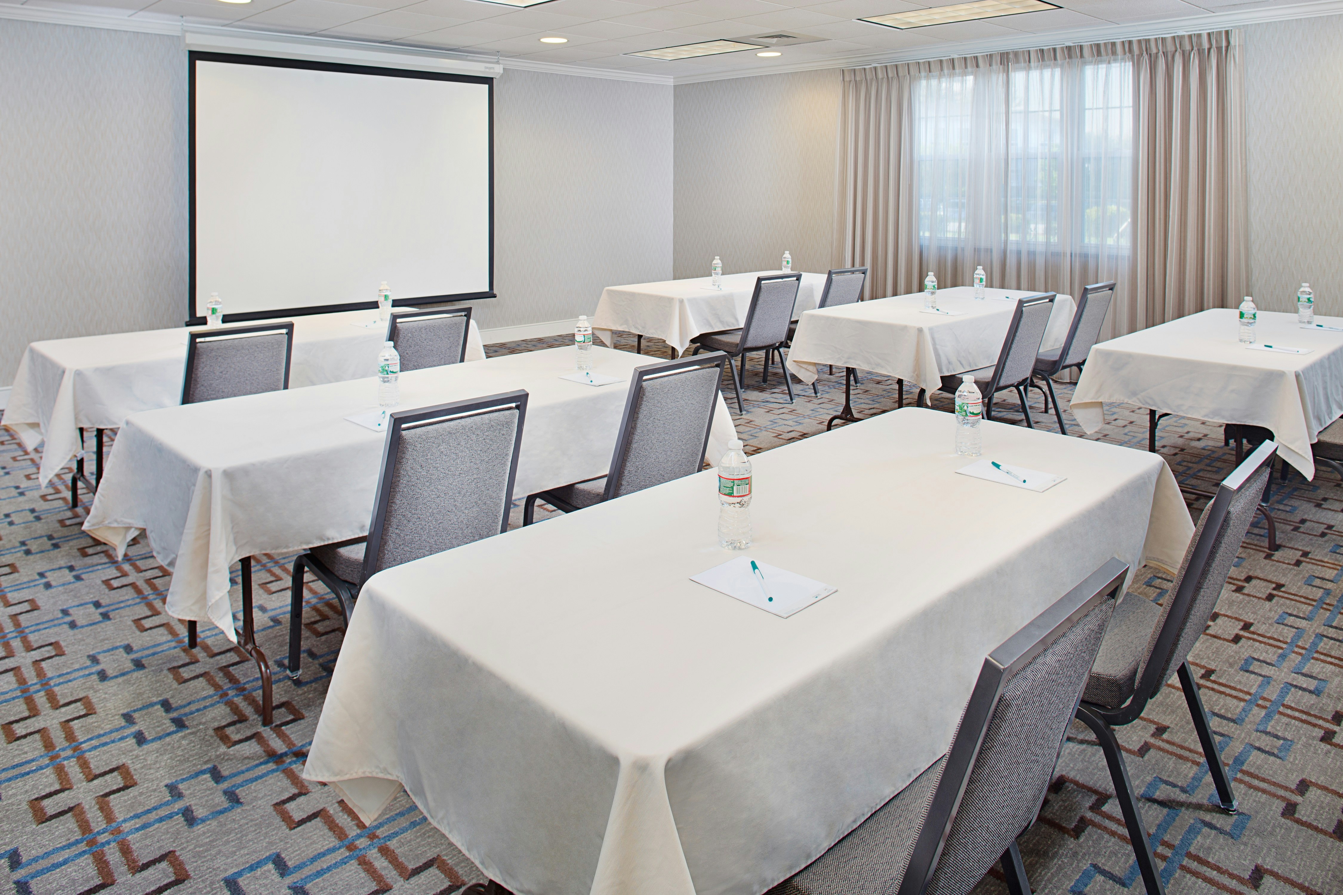 Homewood Suites by Hilton Manchester/Airport 52/54