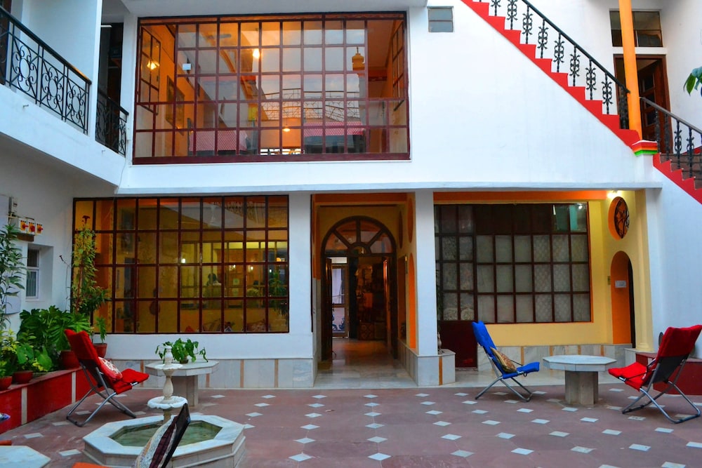 Hotel Harmony 6/50