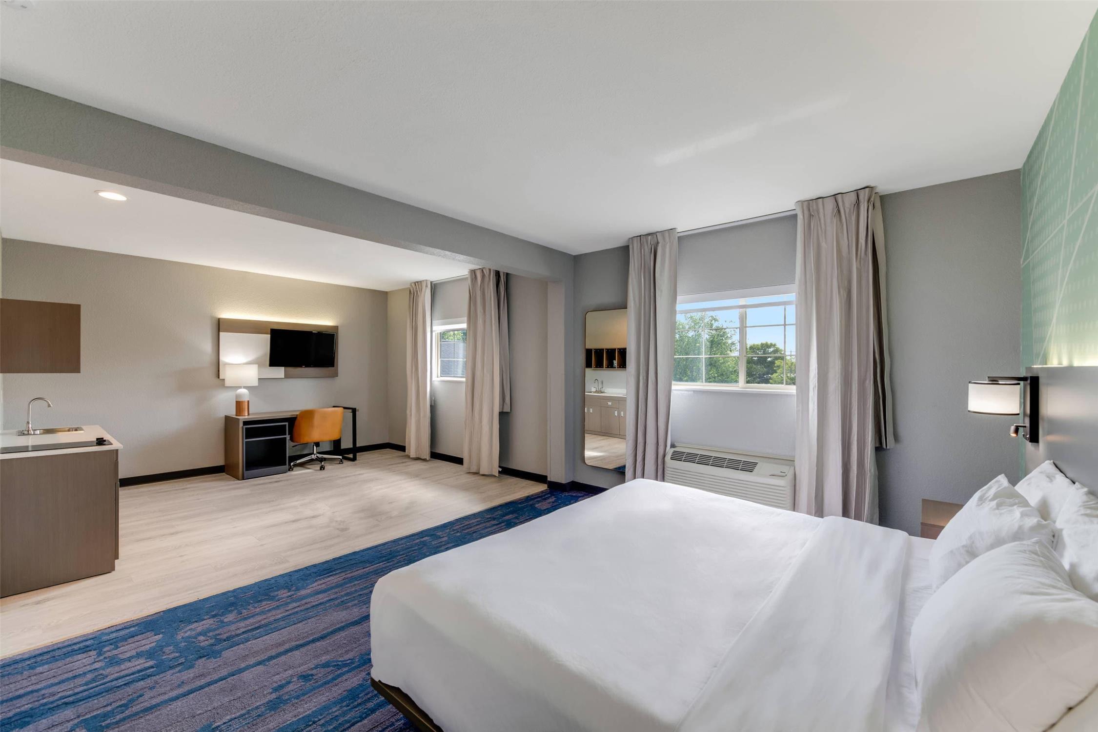 Comfort Inn & Suites Weston - Wausau 8/25