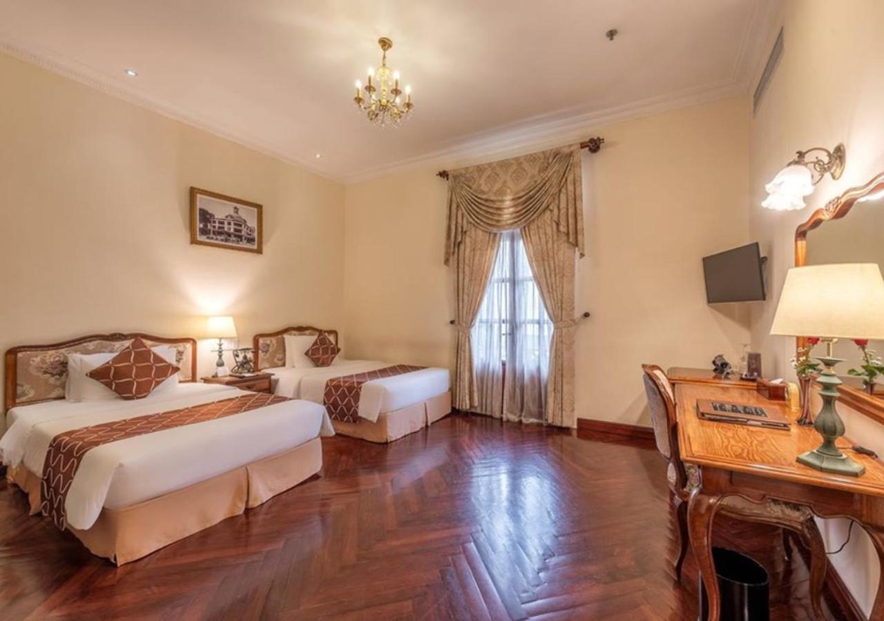 Grand, Executive, Twin Beds, Pool or City View