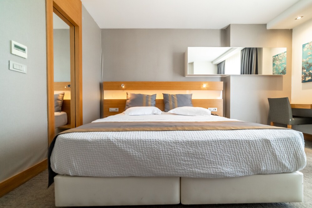 ATIK HOTEL 8/73