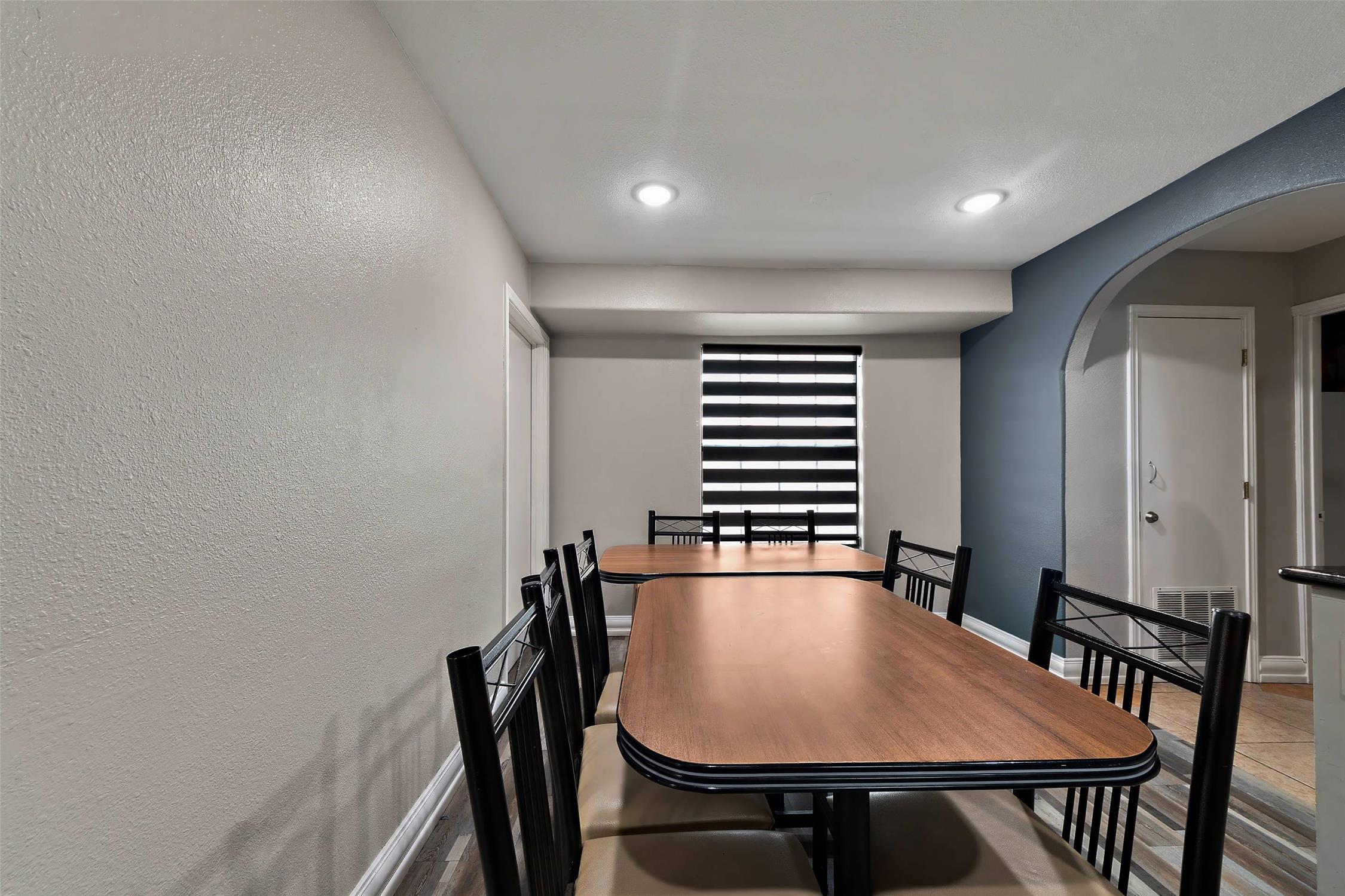 Econo Lodge Inn Suites Laredo 10/16