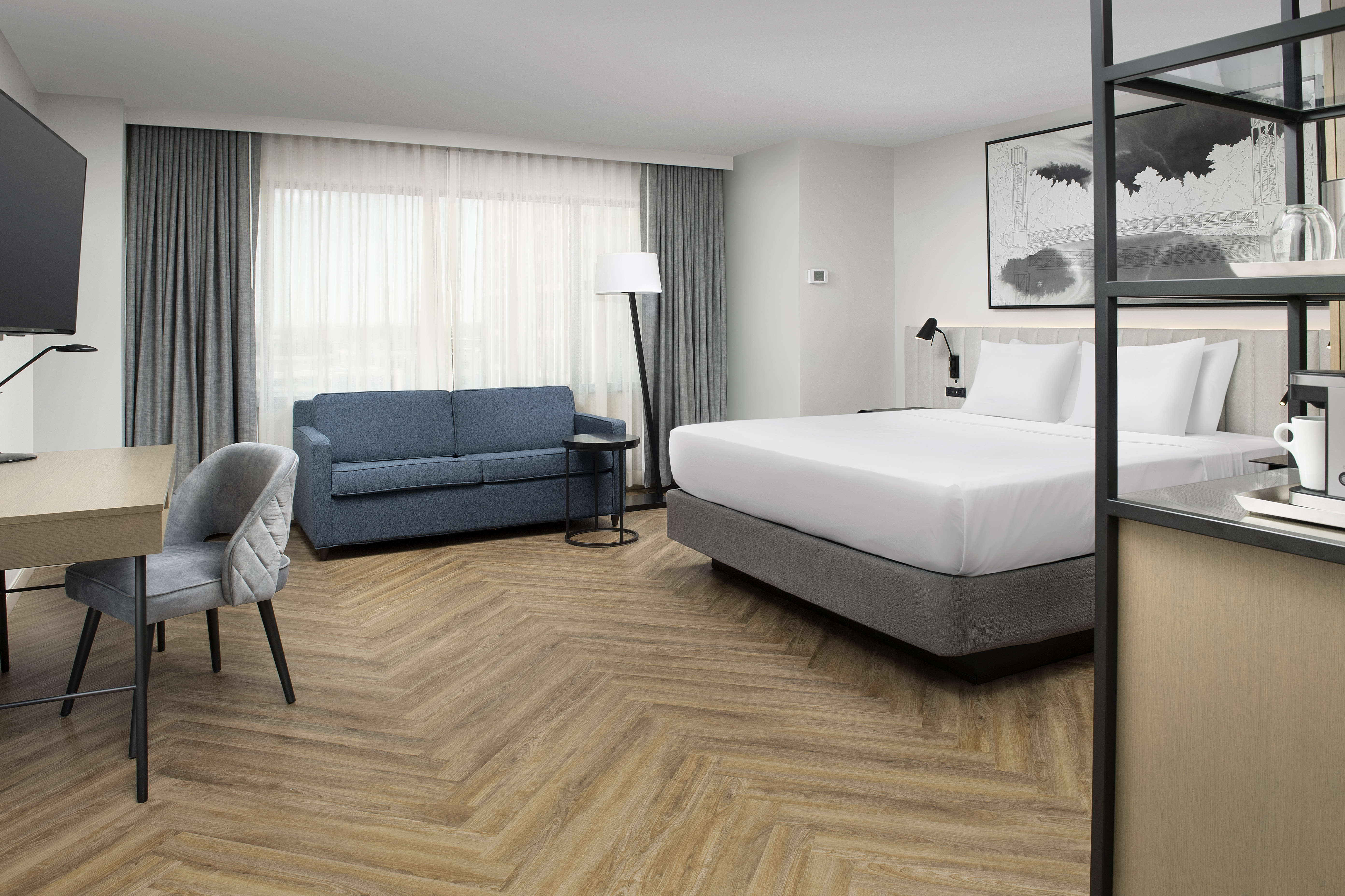 SUITE, KING BED