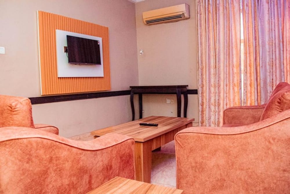 Heritage House Square Hotel 56/64