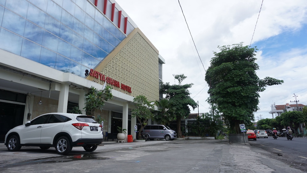 Satya Graha Hotel 70/79