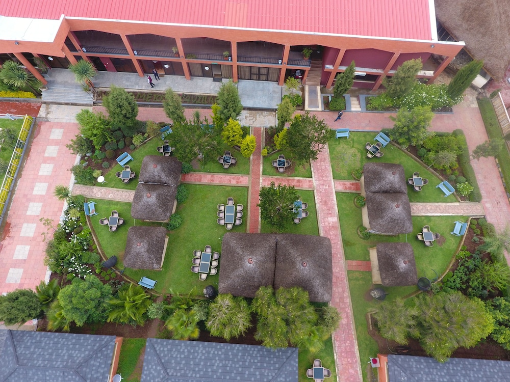 Yaya Africa Athletics Village 1/33
