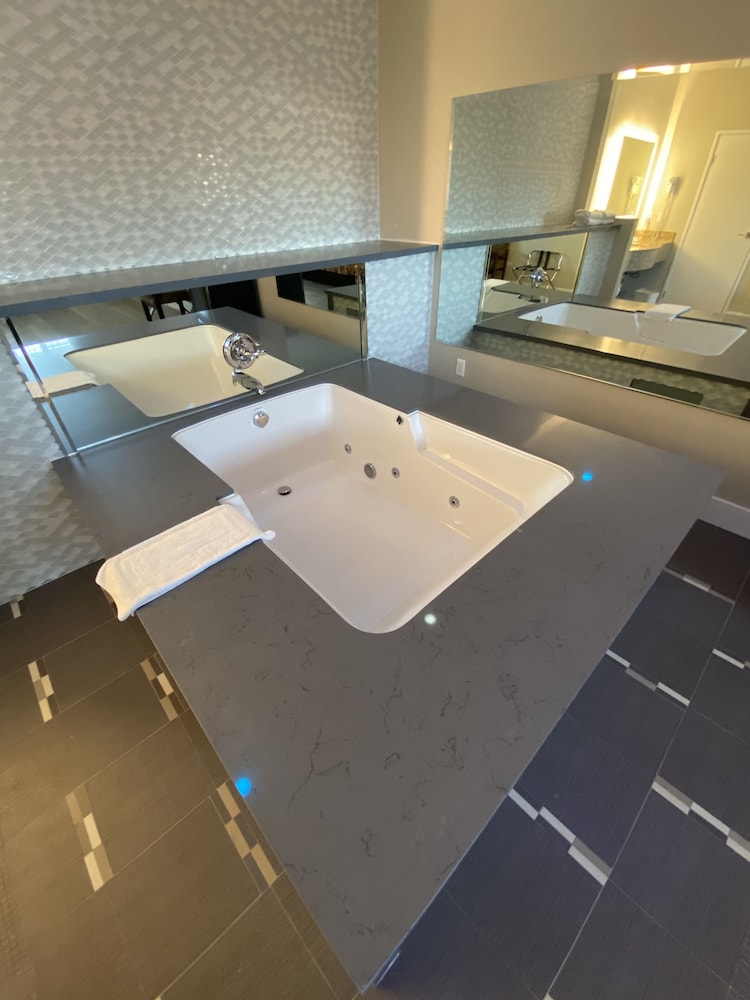 Guesthouse Inn Suites 22/63
