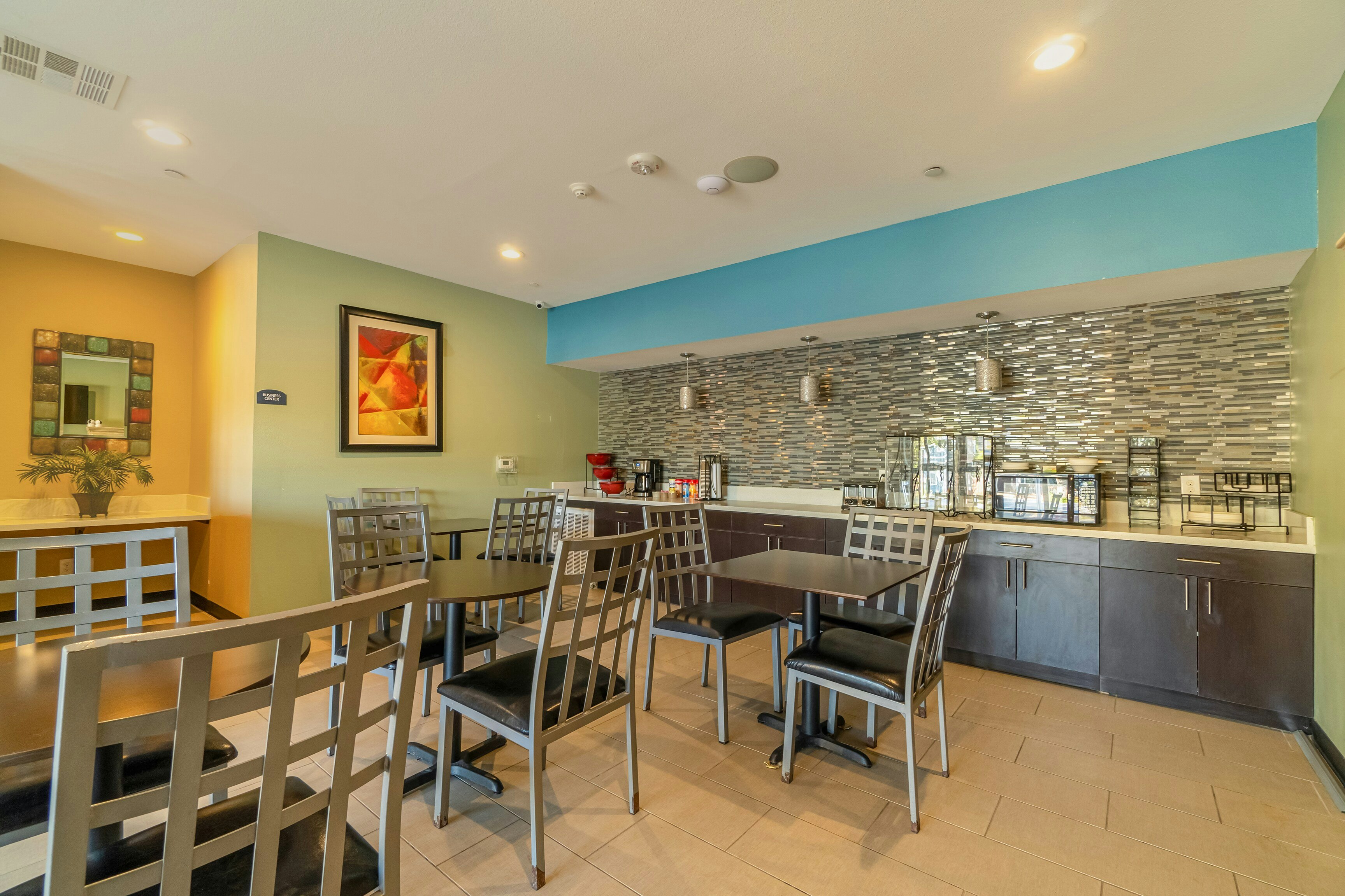 Moulton Inn & Suites By OYO Near Shiner TX 17/29