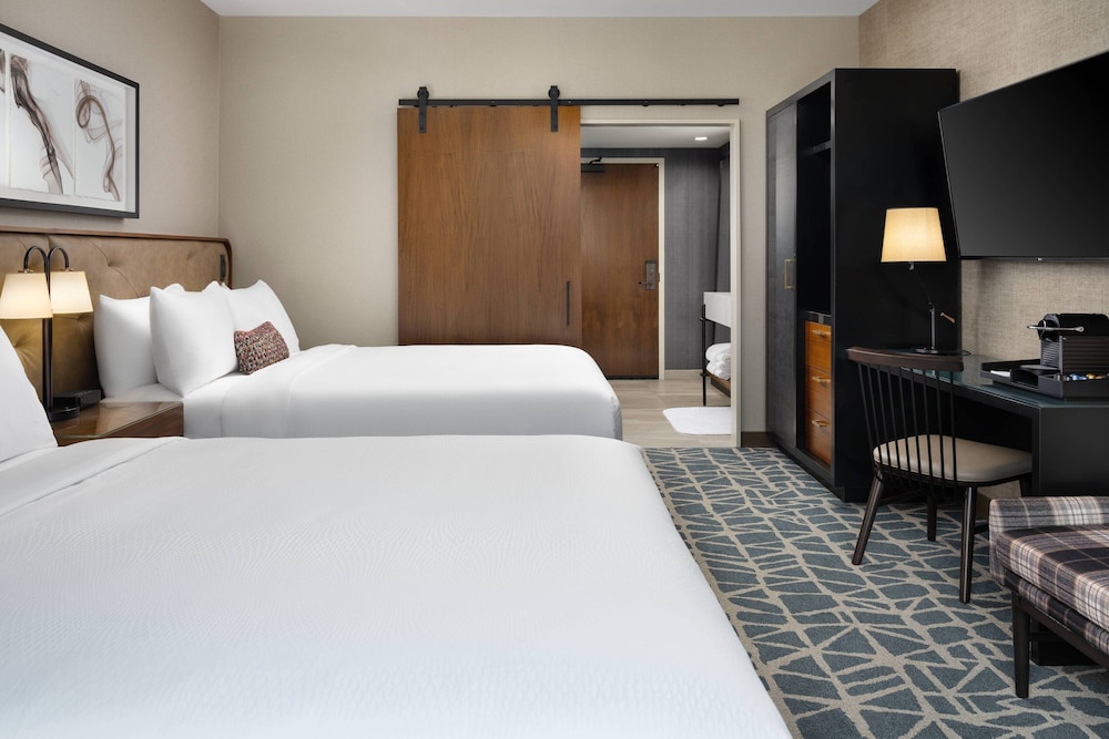 Room, 2 Queen Beds, City View