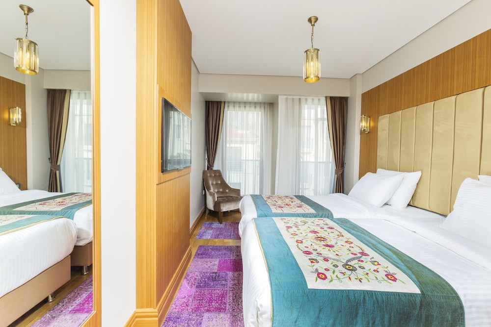 Obelisk Hotel & Suites 8/63