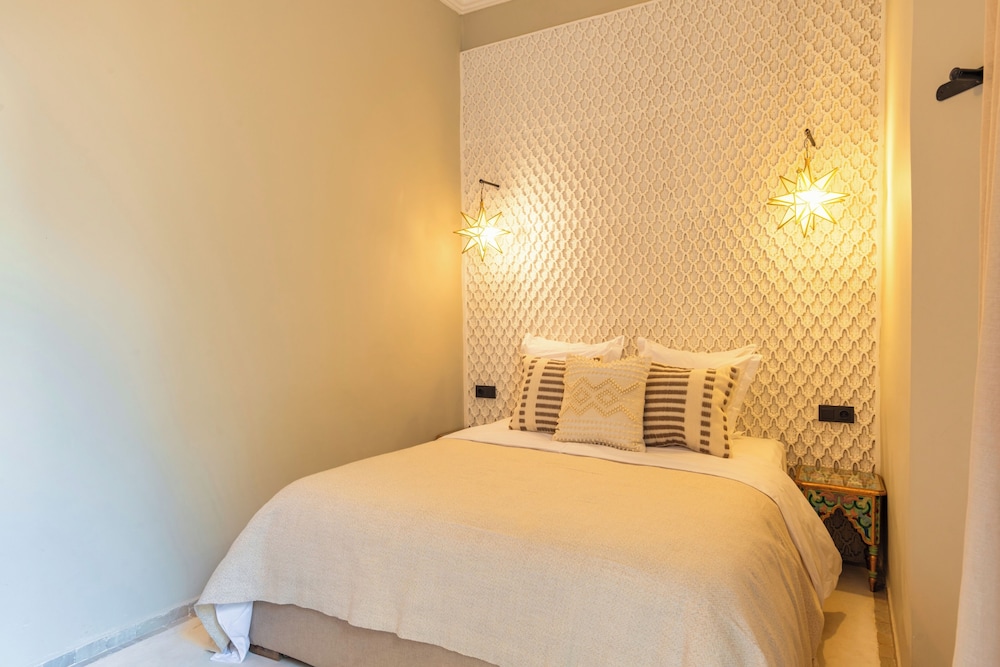 Riad XO Amira Victoria 32/50