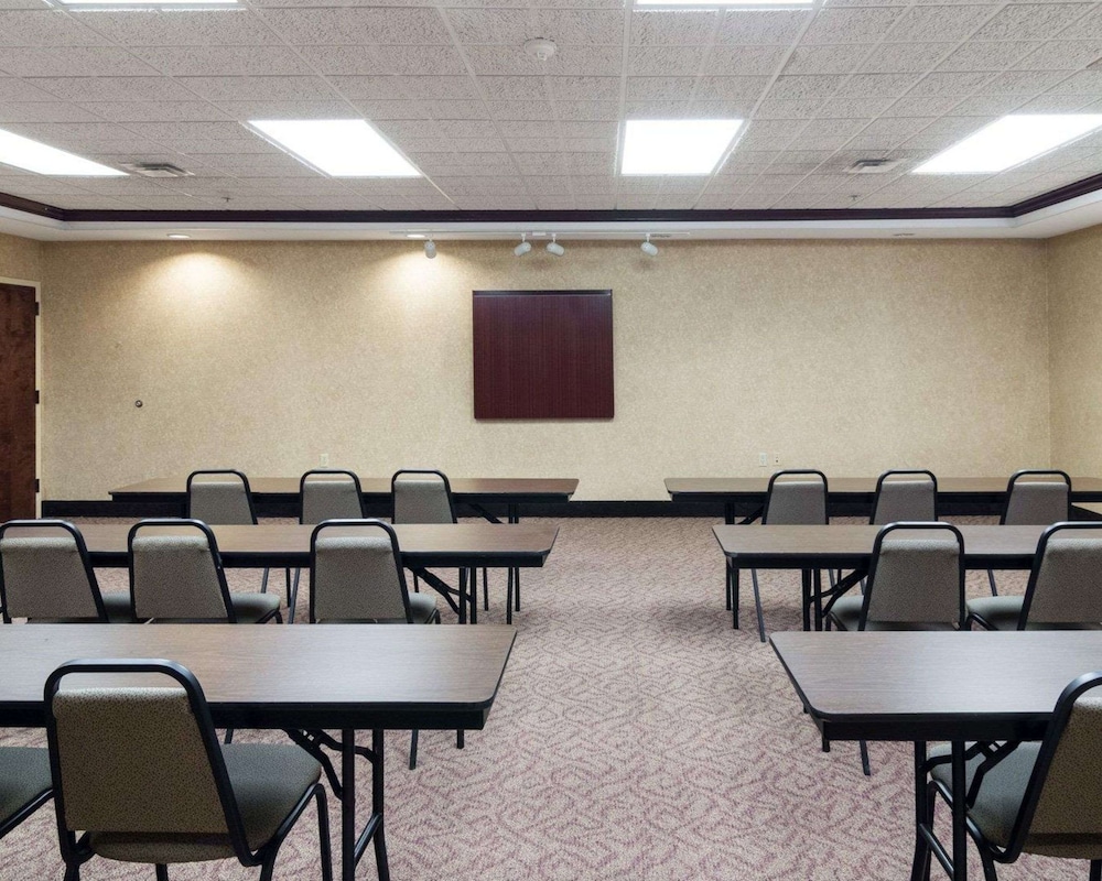 Quality Suites Midland North Loop 250 55/63
