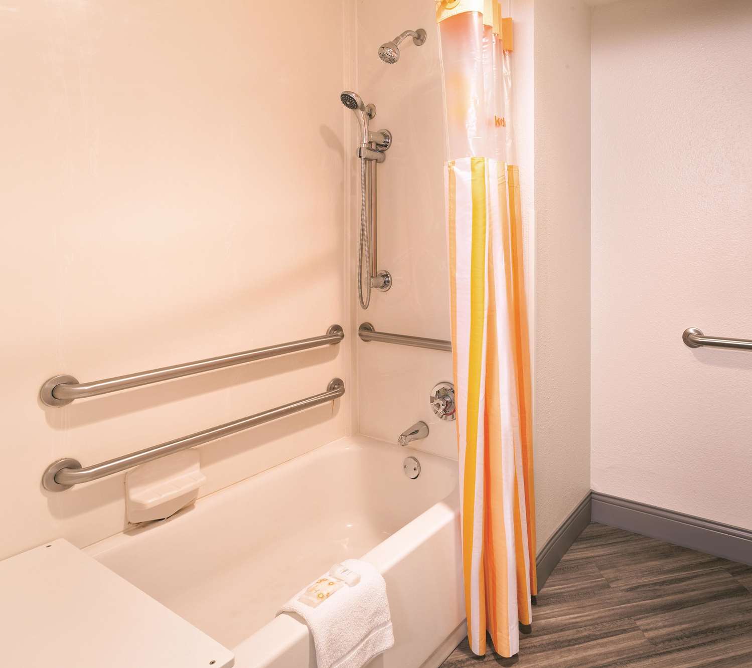 La Quinta Inn & Suites by Wyndham Miami Airport East 52/52