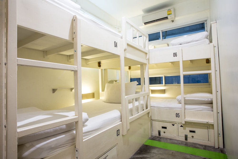 HQ HOSTEL SILOM 48/49